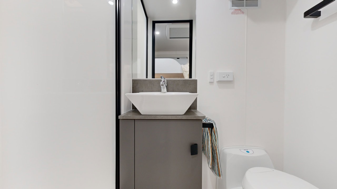 franklin core family caravan bathroom